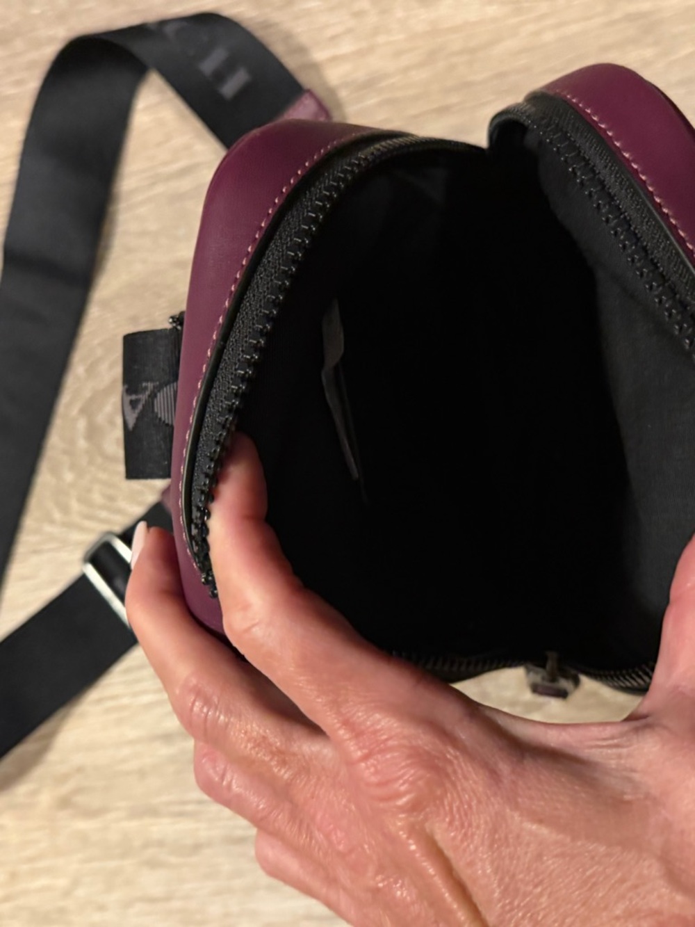 Coach Maroon Leather Sling Bag with Black Logo Strap - Picture 4 of 9